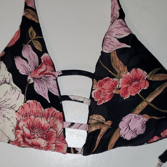 Billabong women's S black reversible design bikini top - Picture 2 of 5